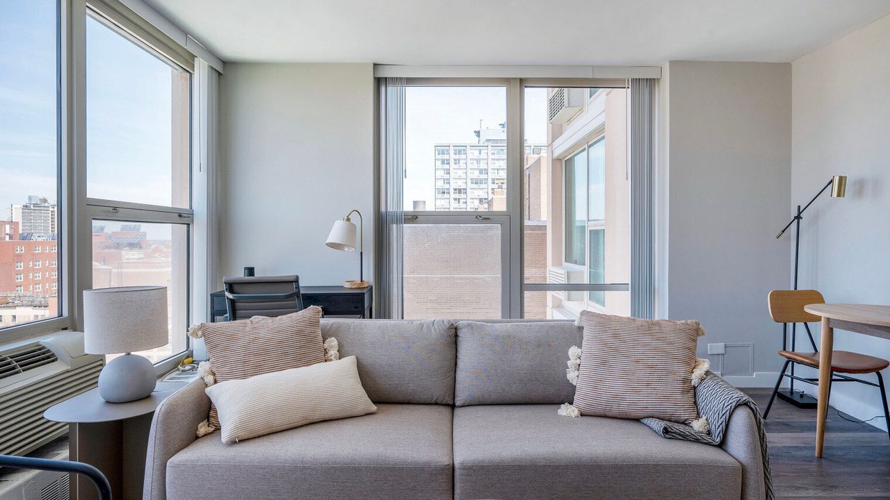 Photo of Livingroom in Edgewater