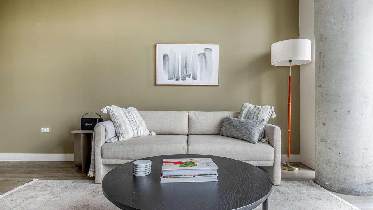 Photo of Livingroom in Lake View East