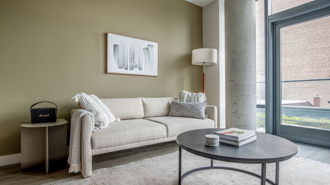 Photo of Livingroom in Lake View East
