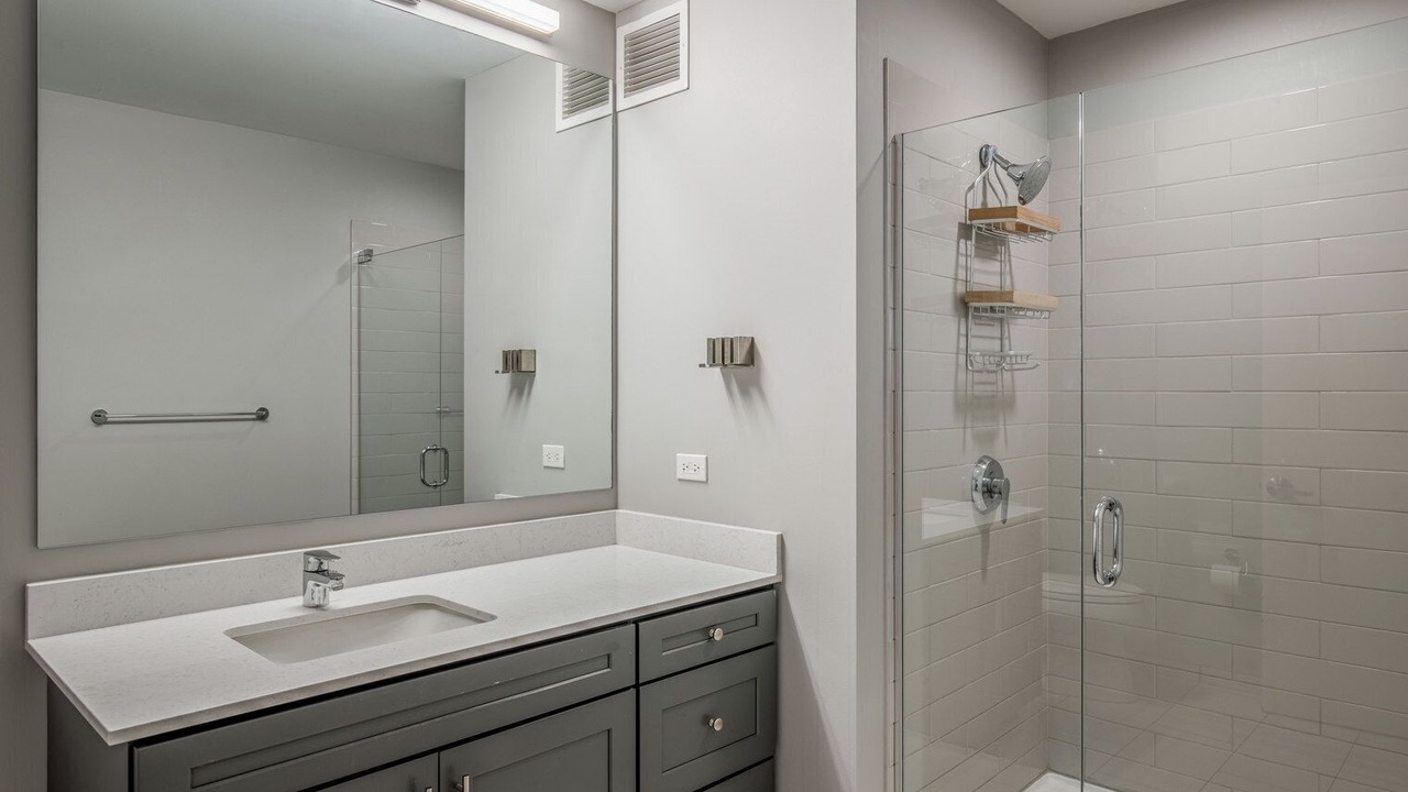 Photo of Bathroom in Lake View East
