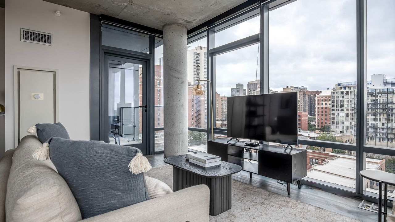 Photo of Livingroom in Lake View East