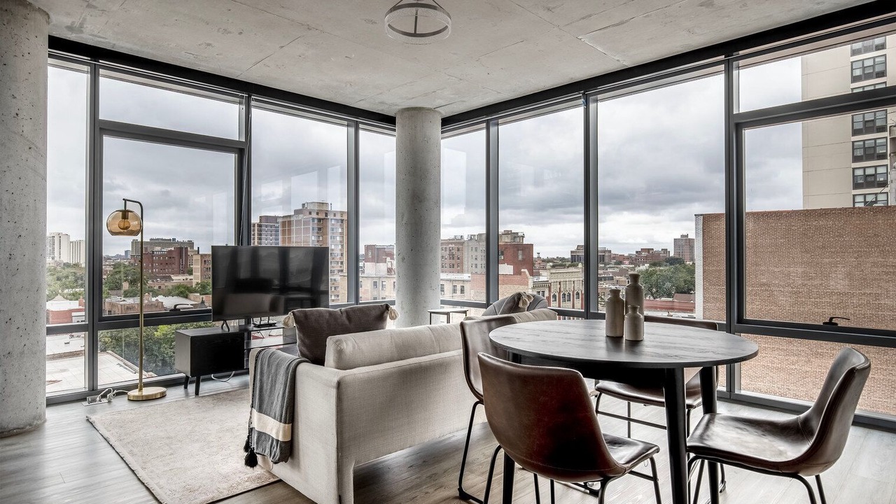 Photo of Livingroom in Lake View East