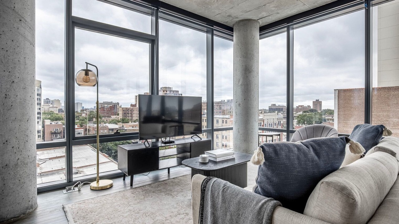 Photo of Livingroom in Lake View East
