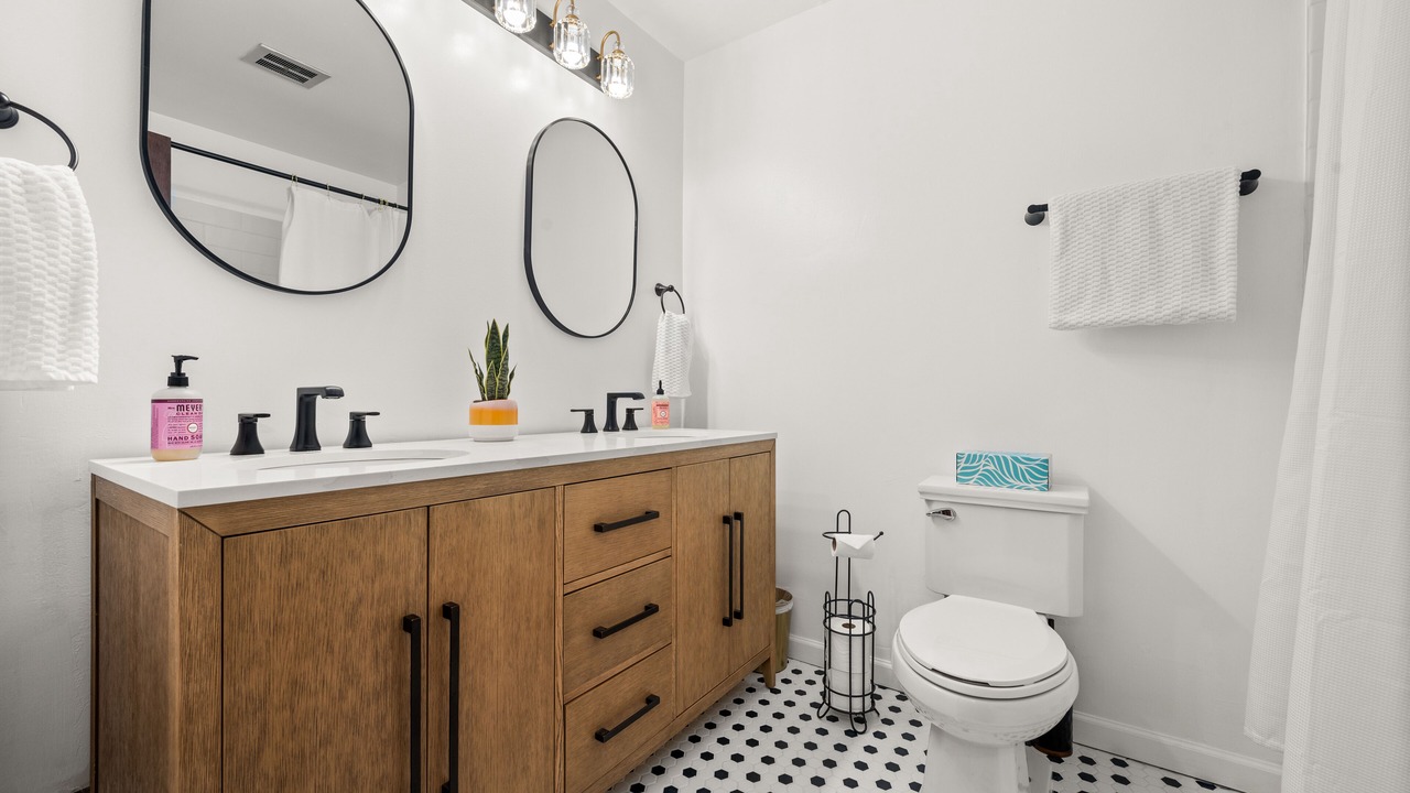Photo of Bathroom in DeKalb