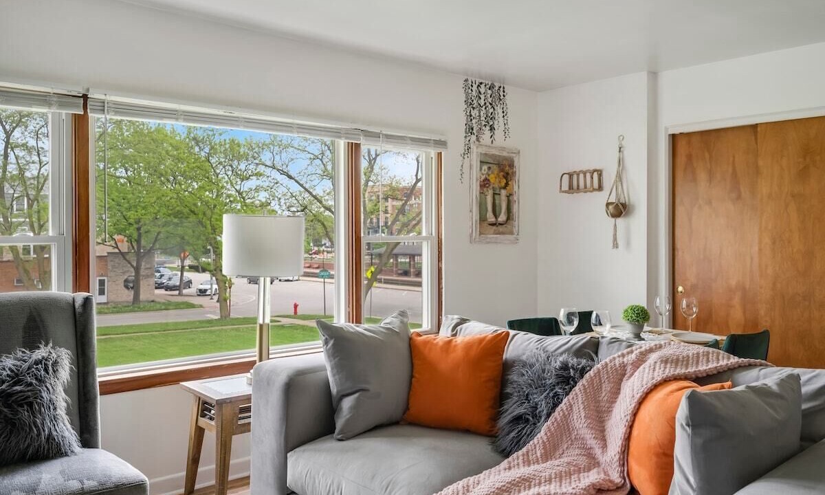 Photo of Livingroom in Westmont