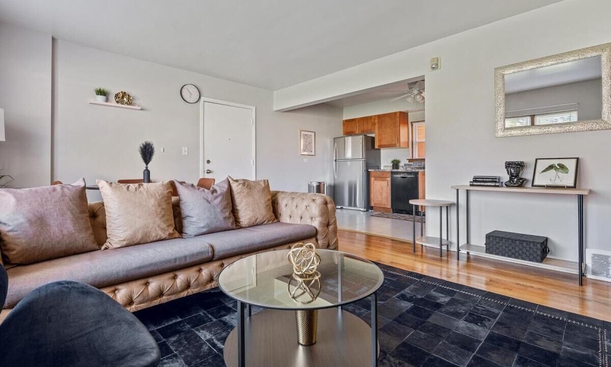 Photo of Livingroom in Westmont