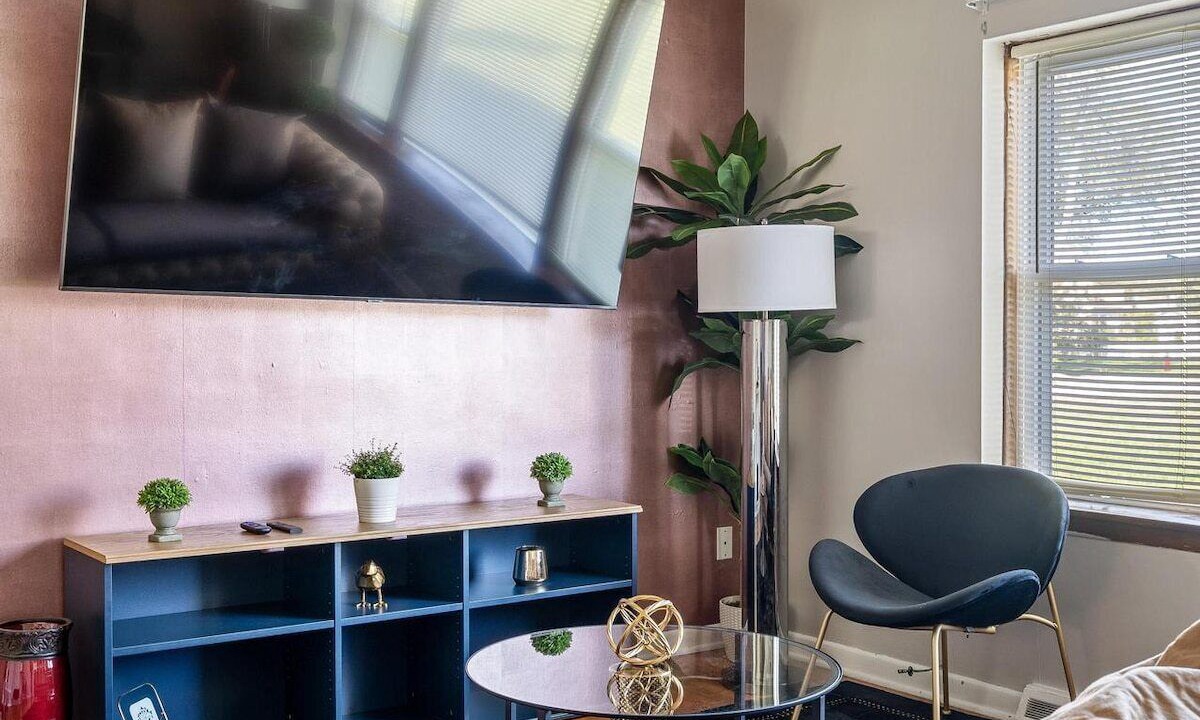 Photo of Livingroom in Westmont