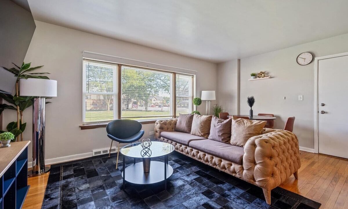 Photo of Livingroom in Westmont