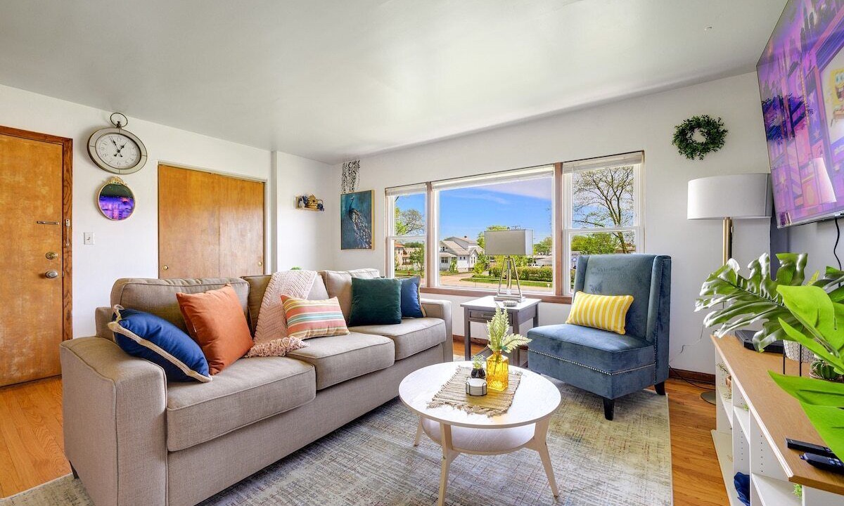 Photo of Livingroom in Westmont