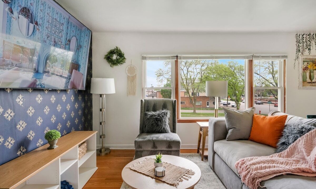 Photo of Livingroom in Westmont