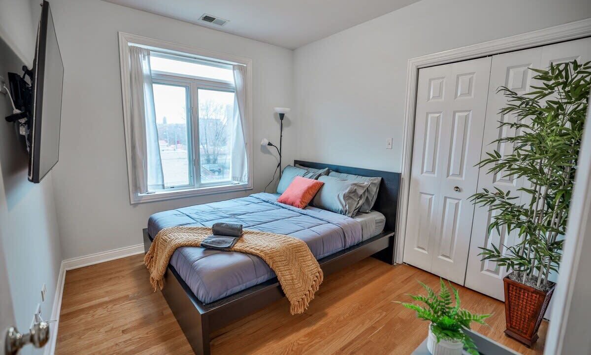 Photo of Bedroom in Near West Side