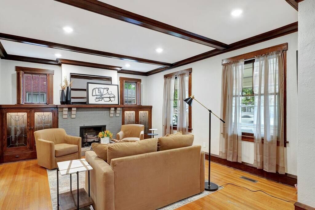 Photo of Livingroom in Champaign