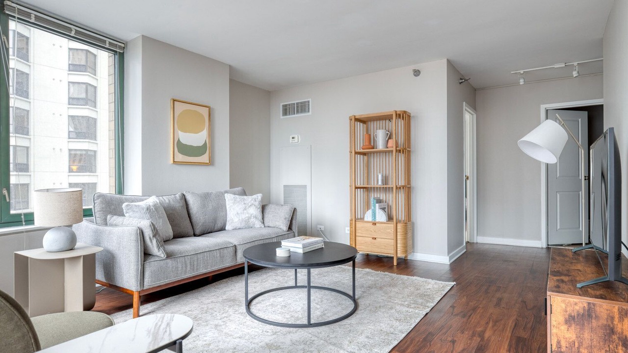 Photo of Livingroom in Streeterville