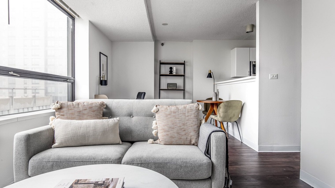 Photo of Livingroom in Streeterville
