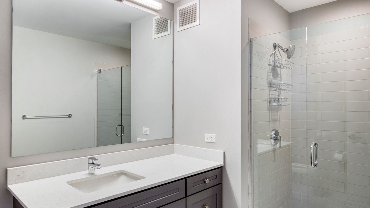 Photo of Bathroom in Lake View East