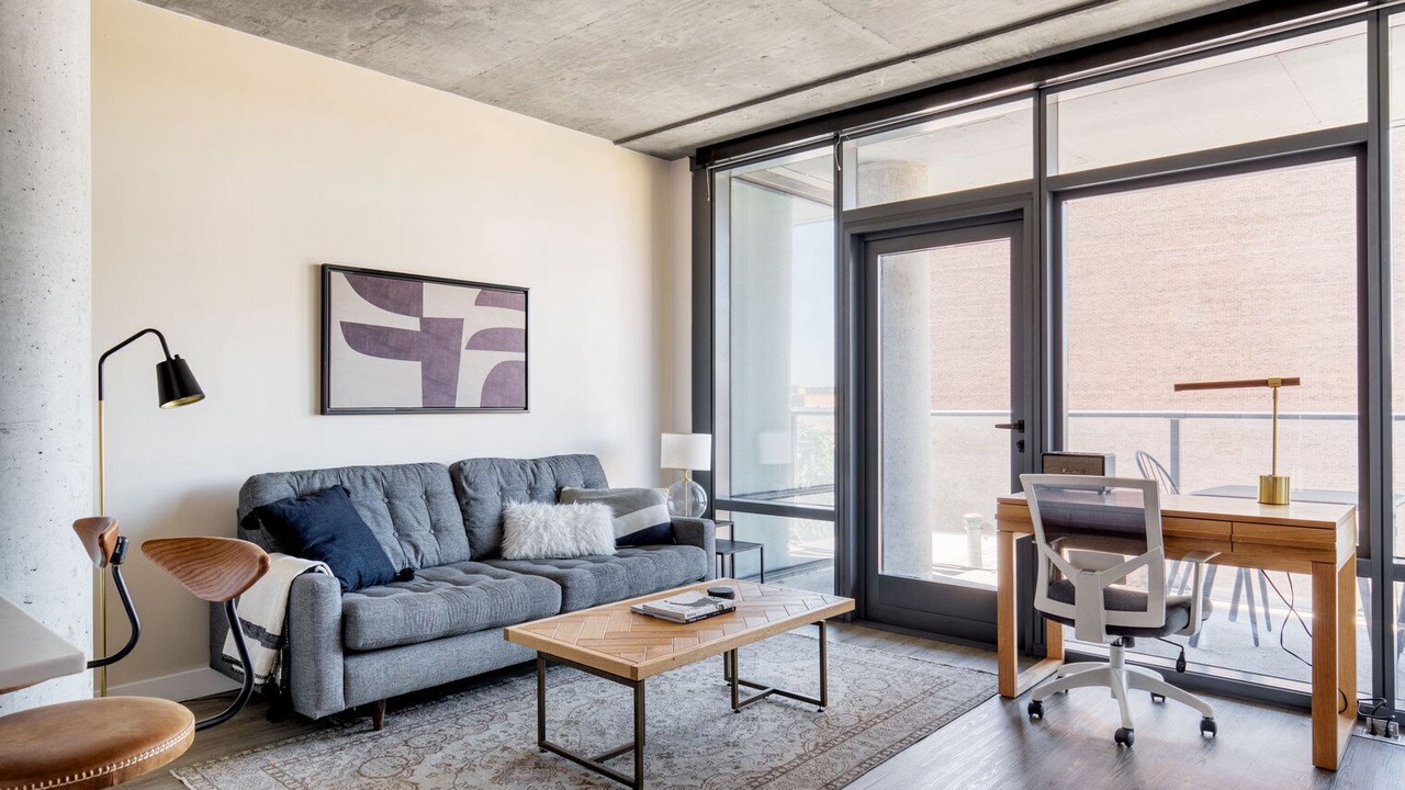 Photo of Livingroom in Lake View East