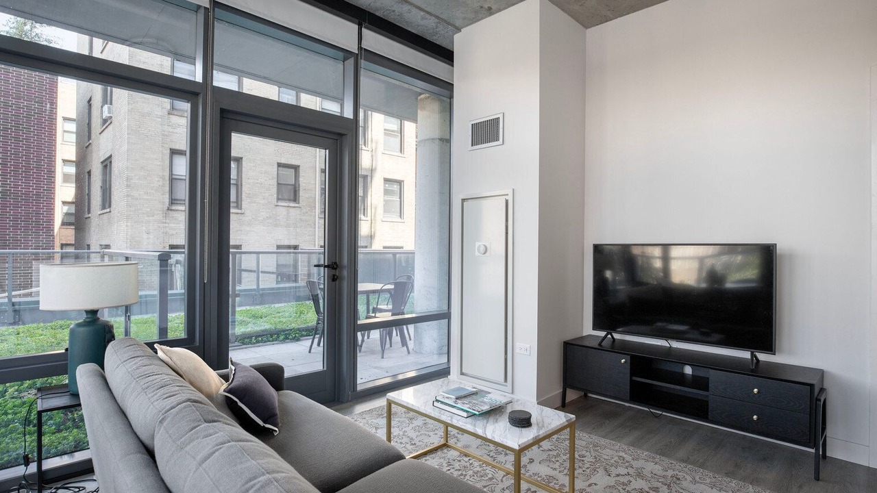 Photo of Livingroom in Lake View East