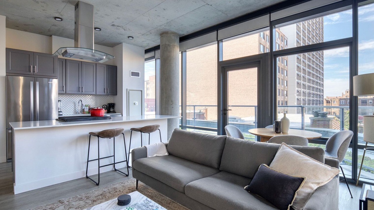 Photo of Livingroom in Lake View East