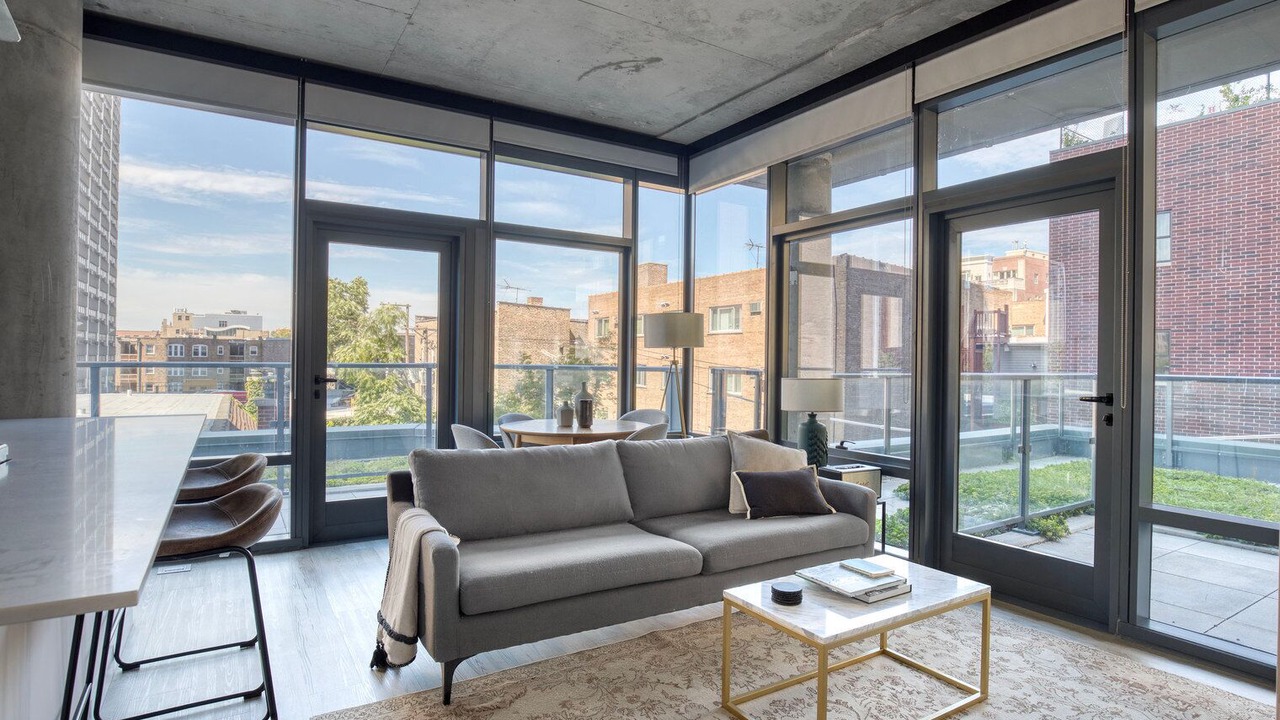 Photo of Livingroom in Lake View East