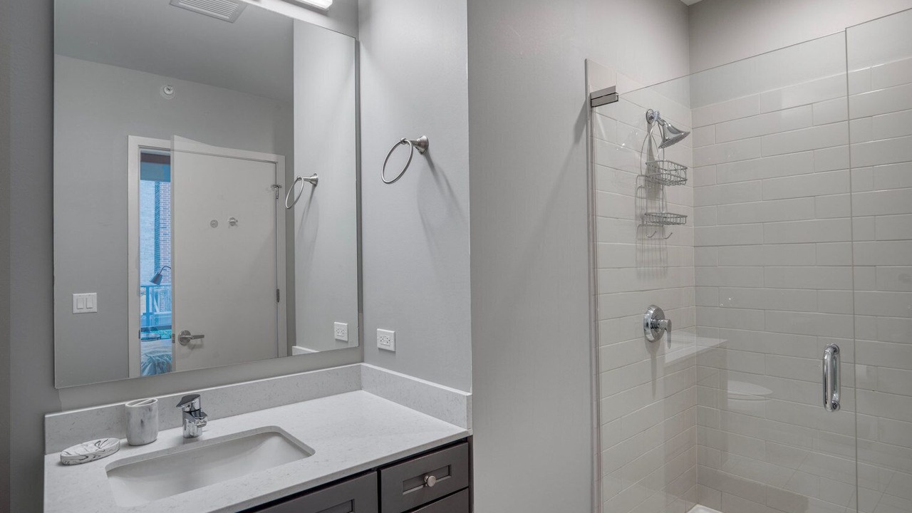 Photo of Bathroom in Lake View East
