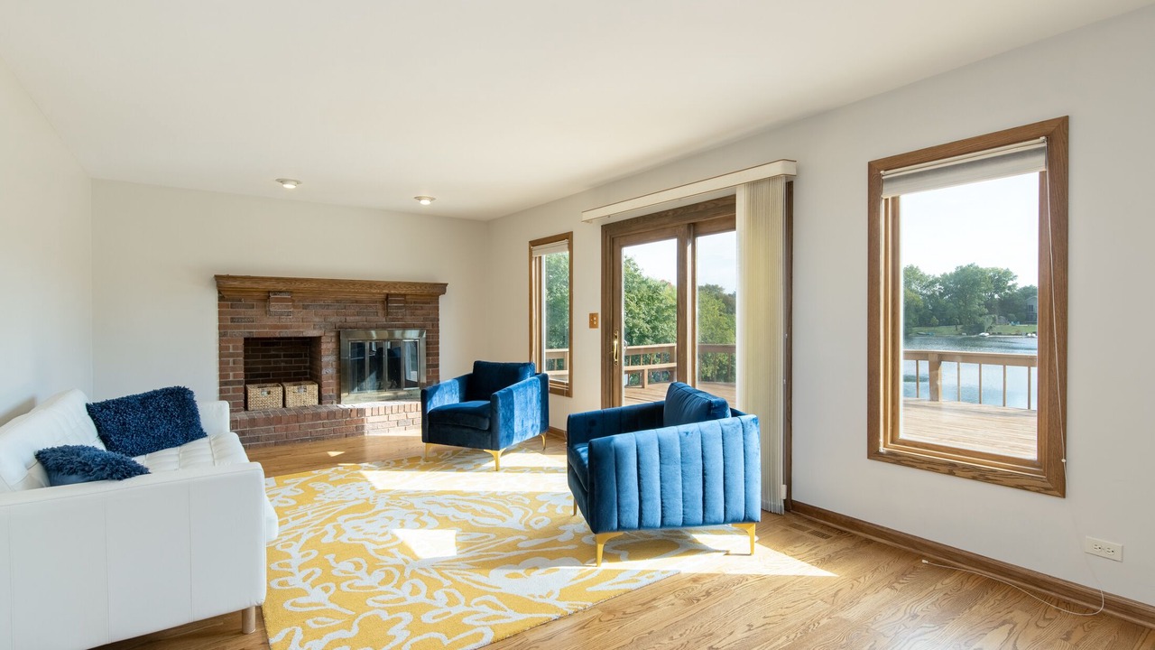 Photo of Livingroom in Westmont