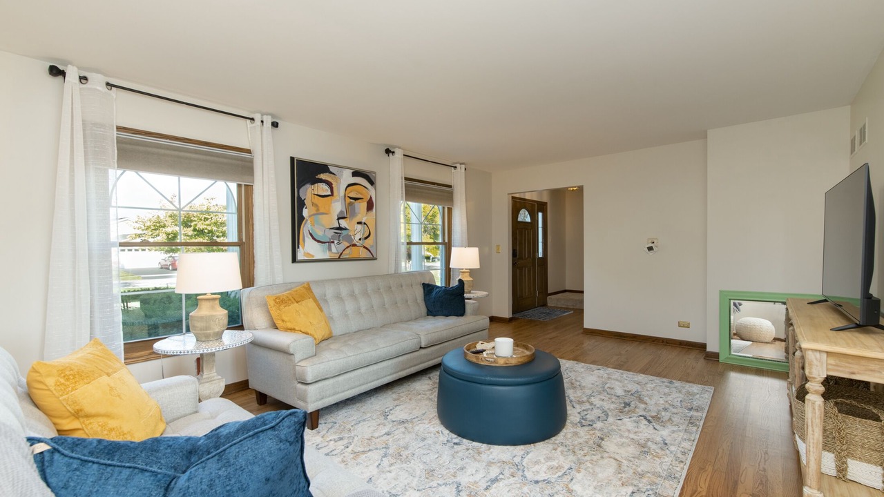 Photo of Livingroom in Westmont
