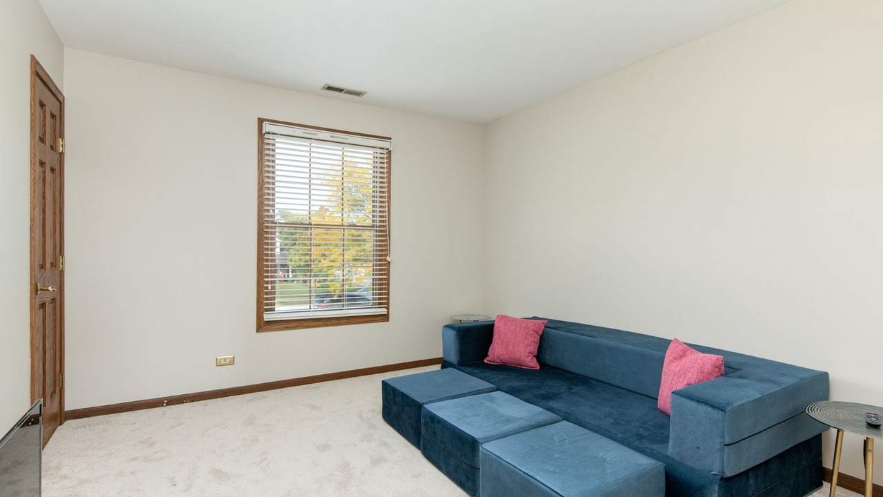 Photo of Livingroom in Westmont