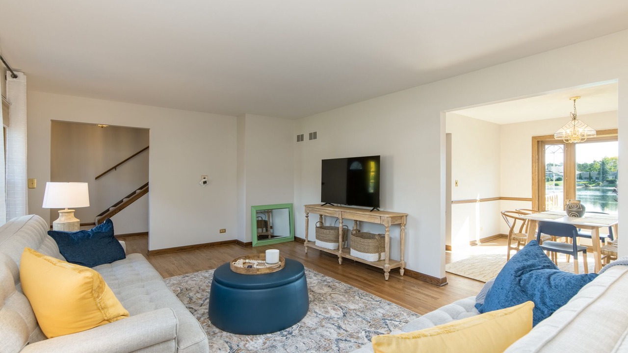Photo of Livingroom in Westmont