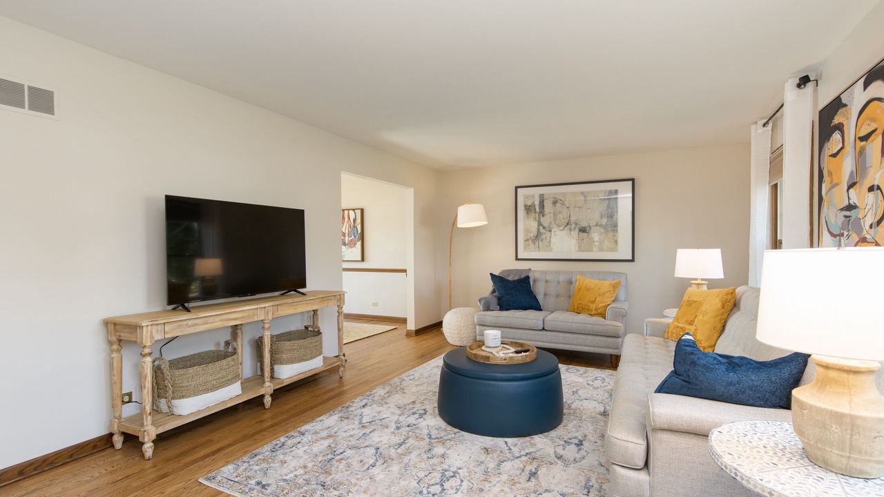 Photo of Livingroom in Westmont