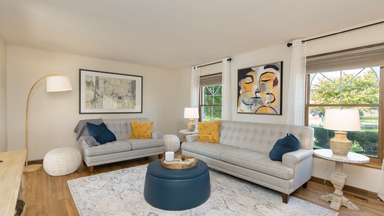 Photo of Livingroom in Westmont