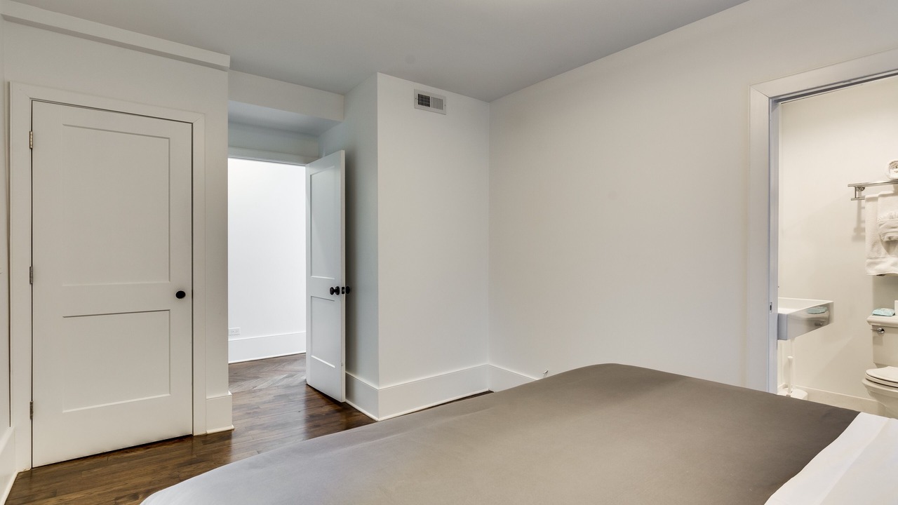 Photo of Bedroom in Old Town Triangle