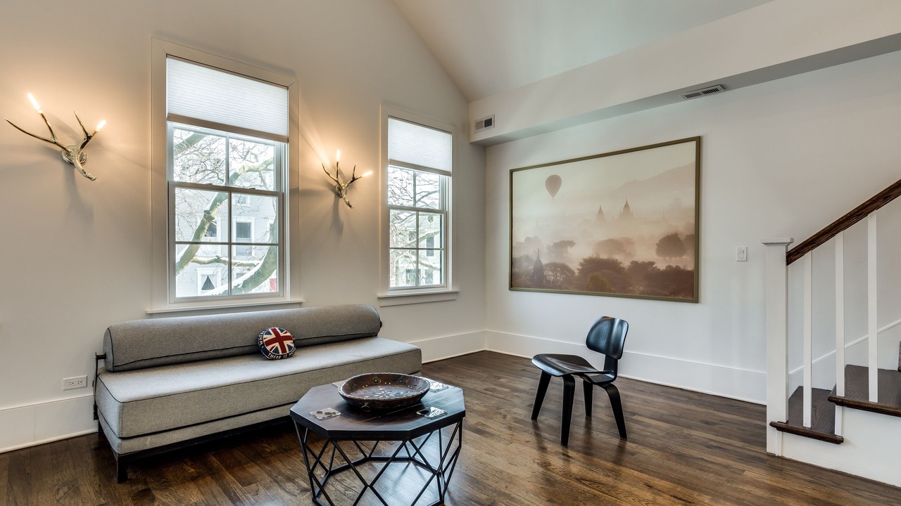 Photo of Bedroom in Old Town Triangle
