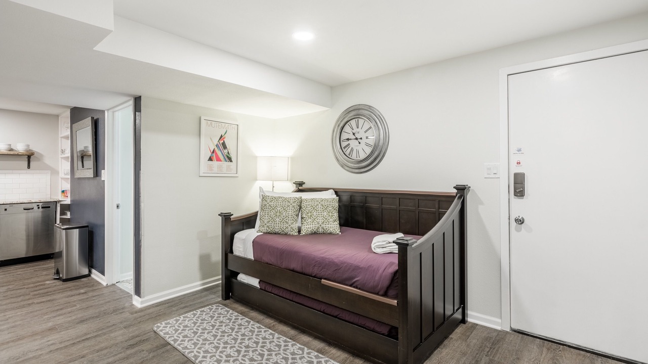 Photo of Bedroom in Near West Side
