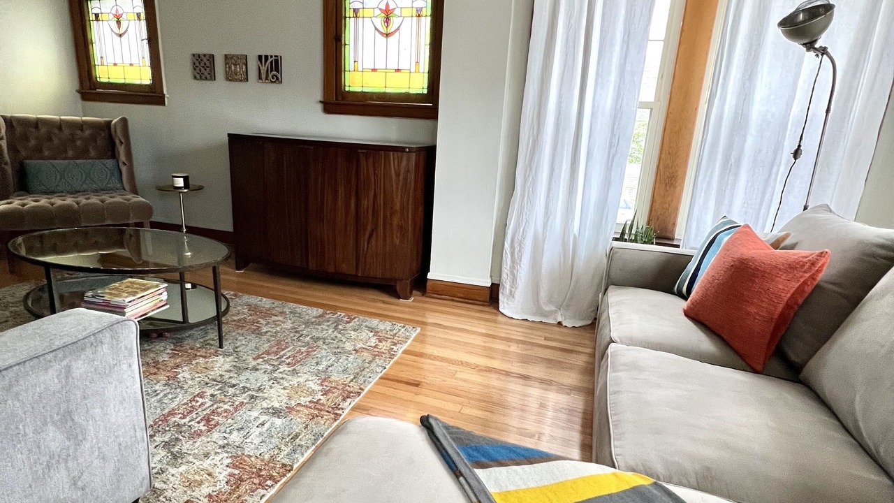 Photo of Livingroom in Little Village