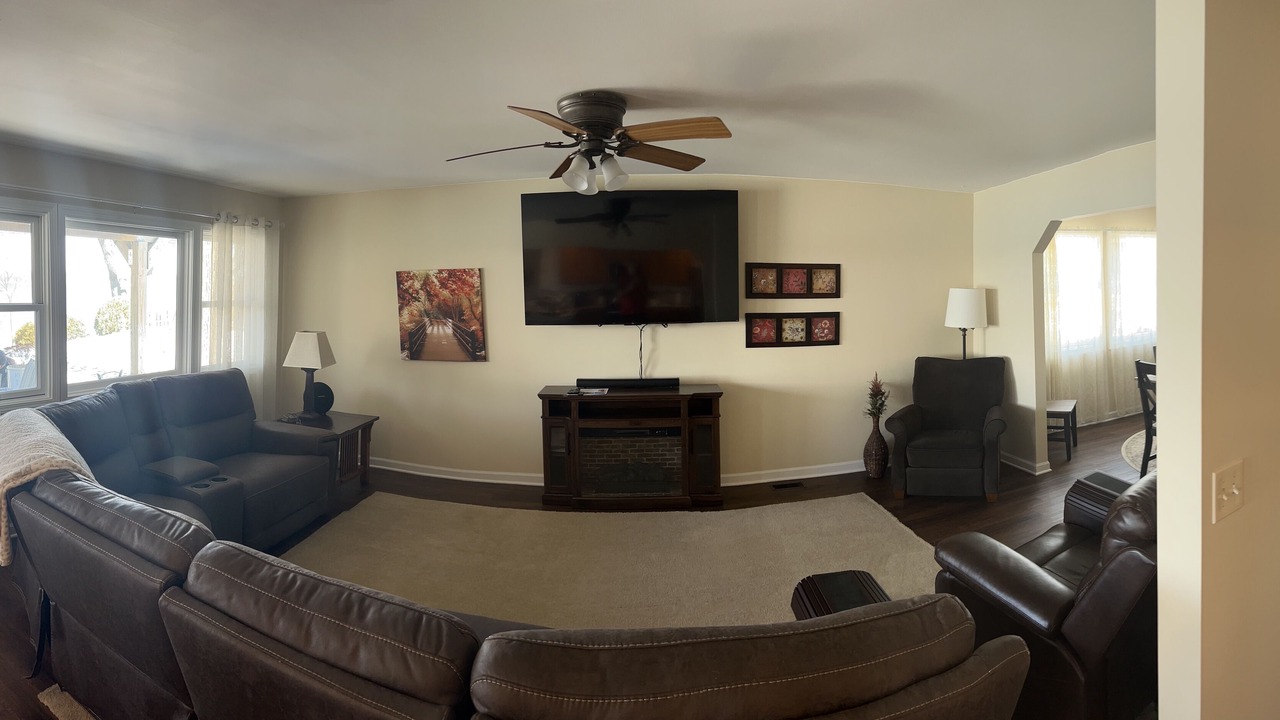 Photo of Livingroom in Round Lake