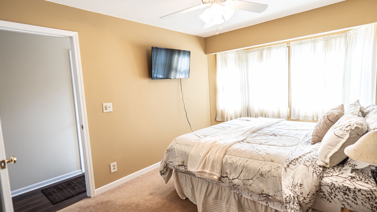 Photo of Bedroom in Round Lake