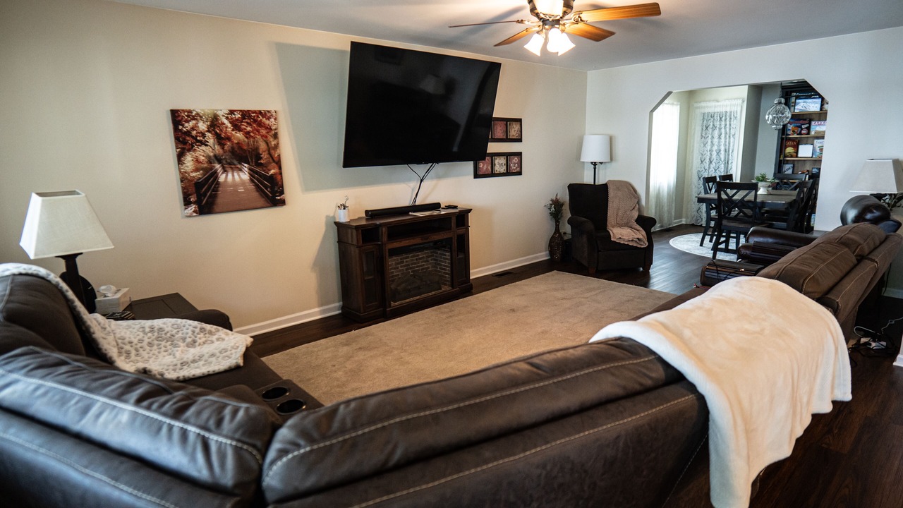 Photo of Livingroom in Round Lake