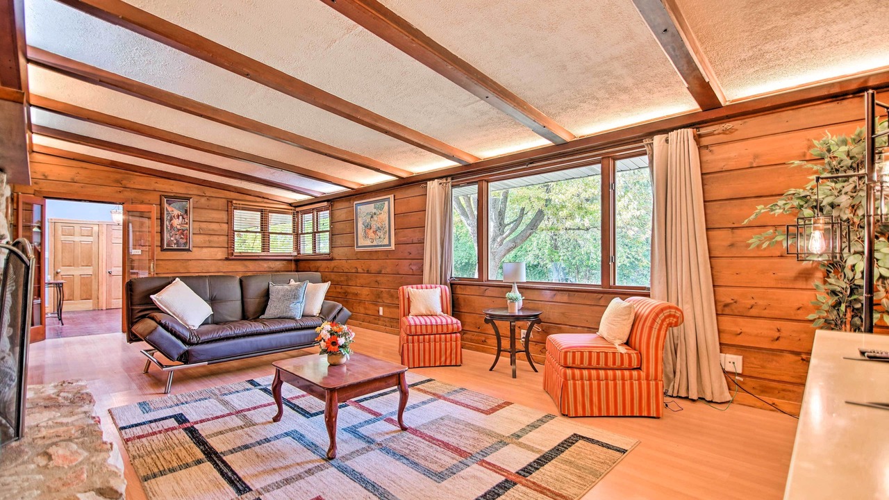 Photo of Livingroom in Fox River Grove
