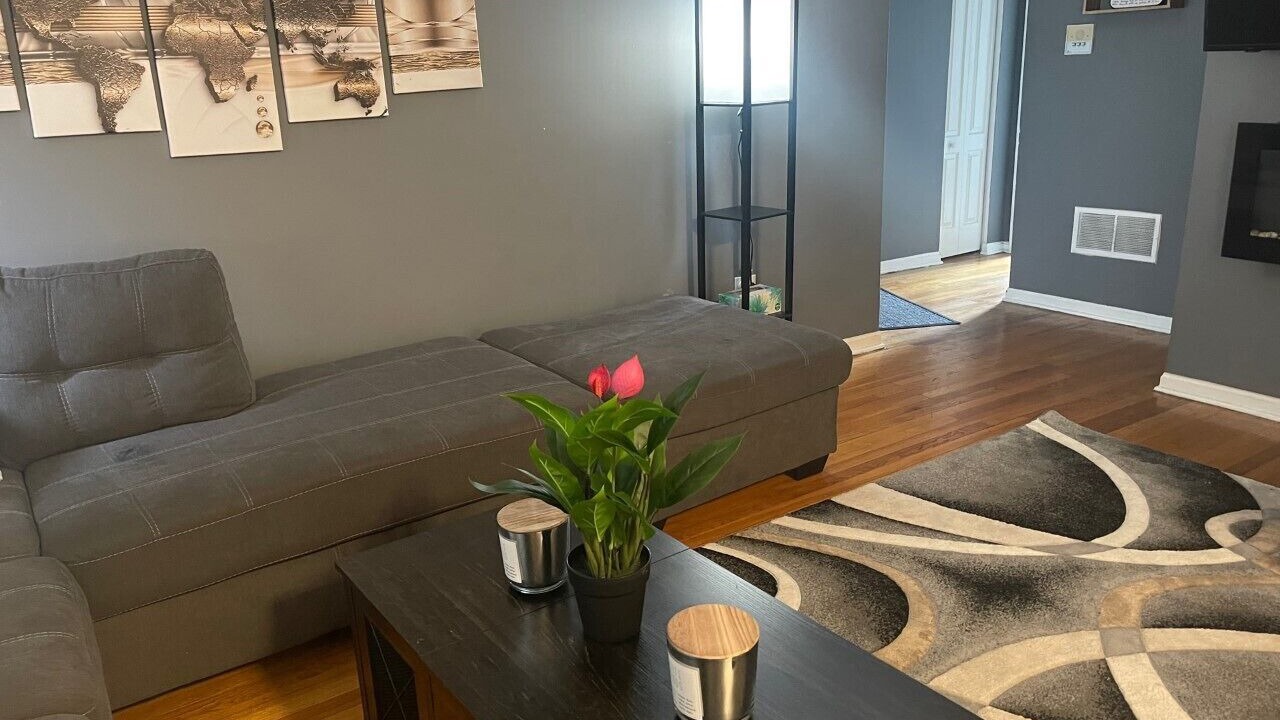 Photo of Livingroom in North Kenwood