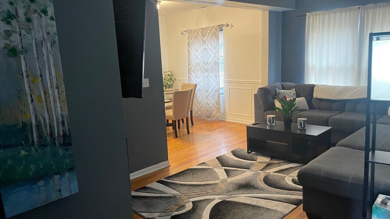 Photo of Livingroom in North Kenwood