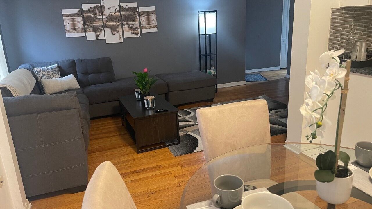 Photo of Livingroom in North Kenwood