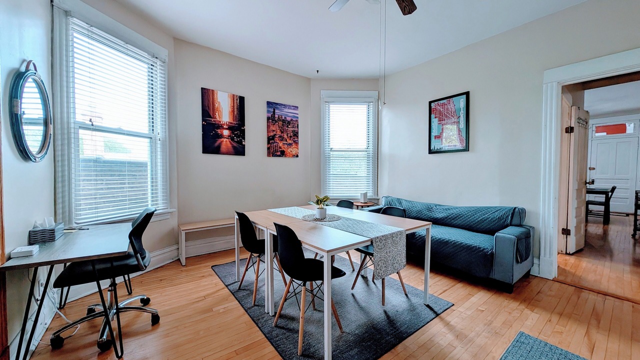 Photo of Livingroom in Roscoe Village