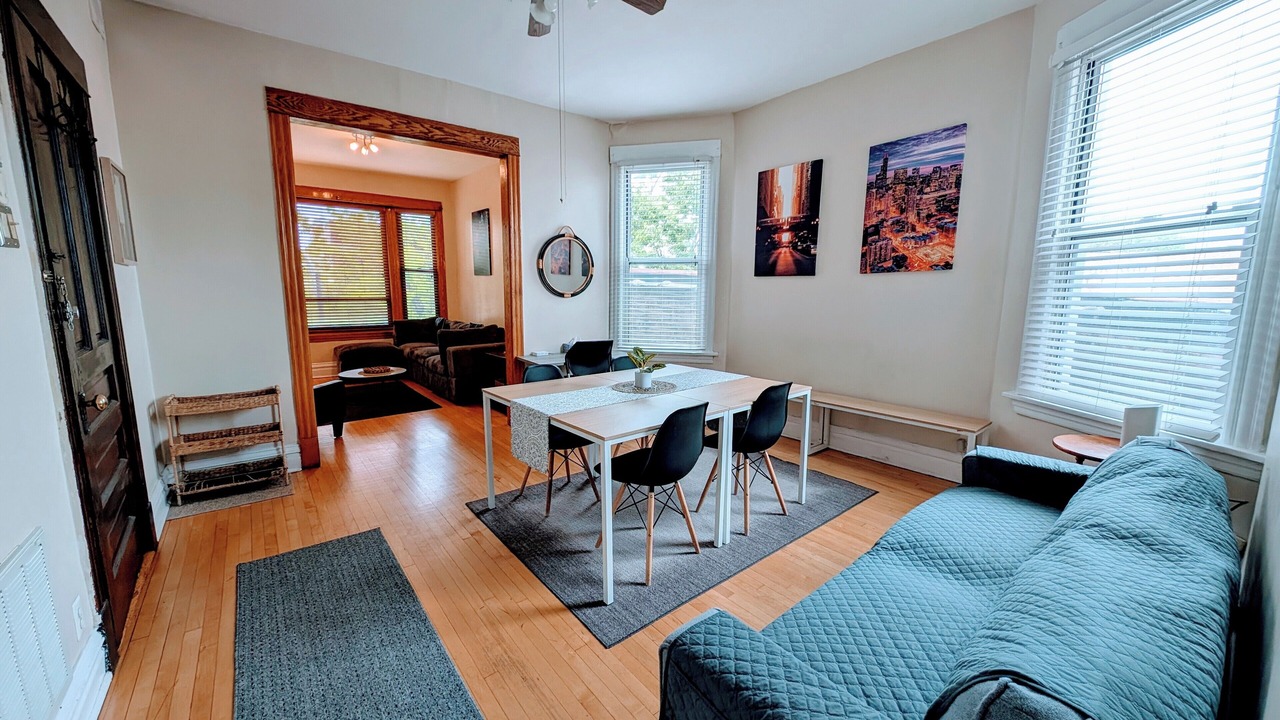 Photo of Livingroom in Roscoe Village