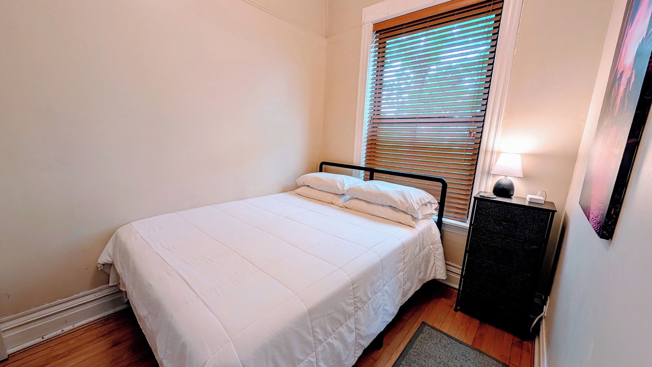 Photo of Bedroom in Roscoe Village