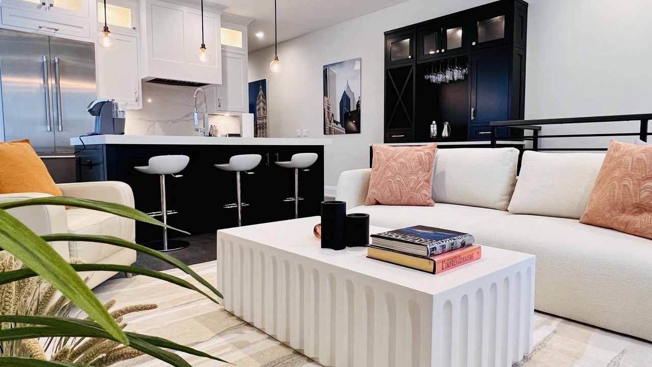 Photo of Livingroom in River North