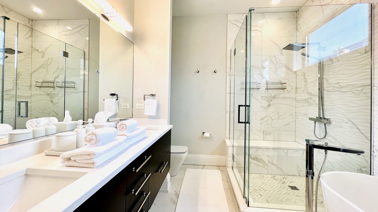 Photo of Bathroom in River North