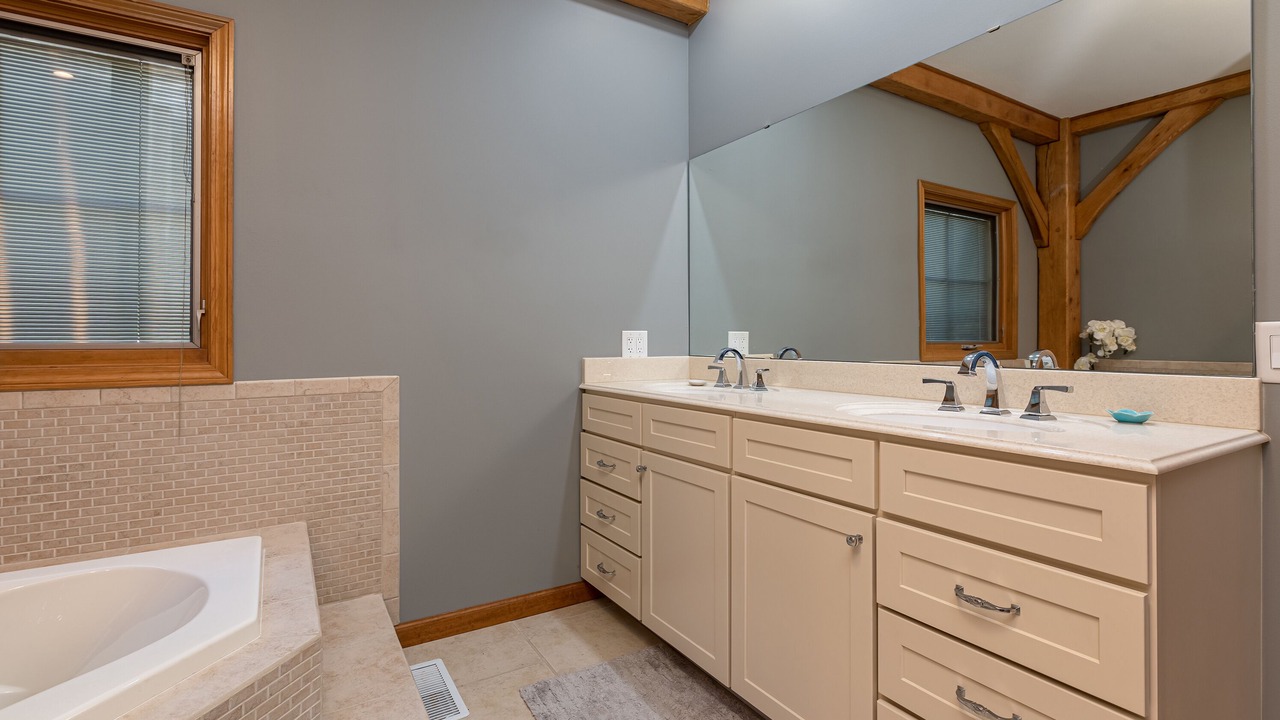 Photo of Bathroom in Goreville