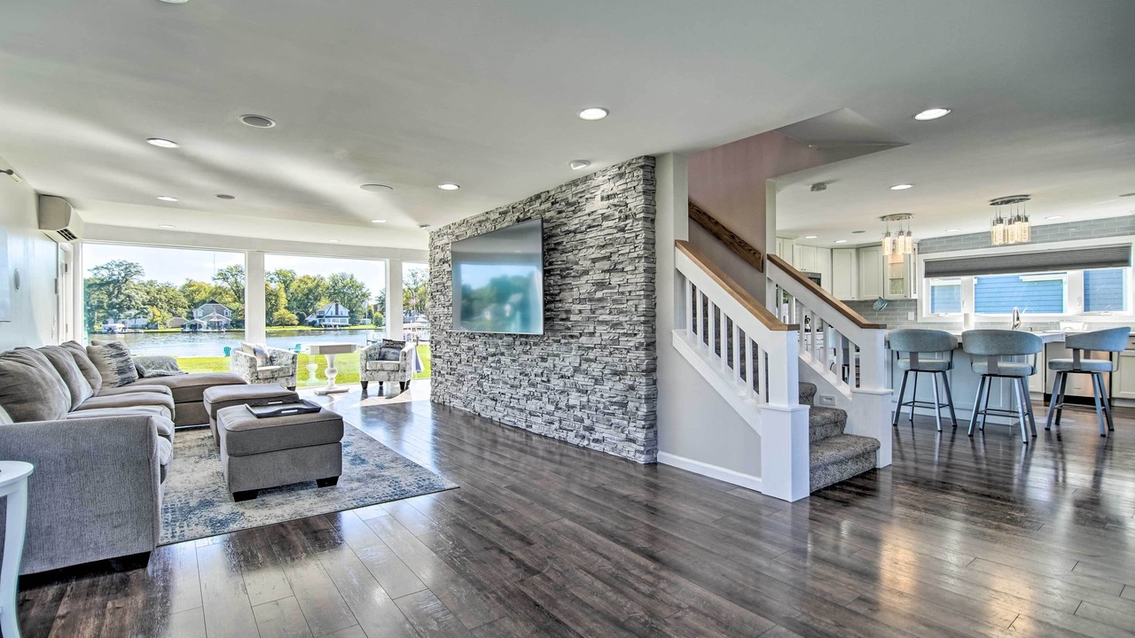 Photo of Livingroom in McHenry