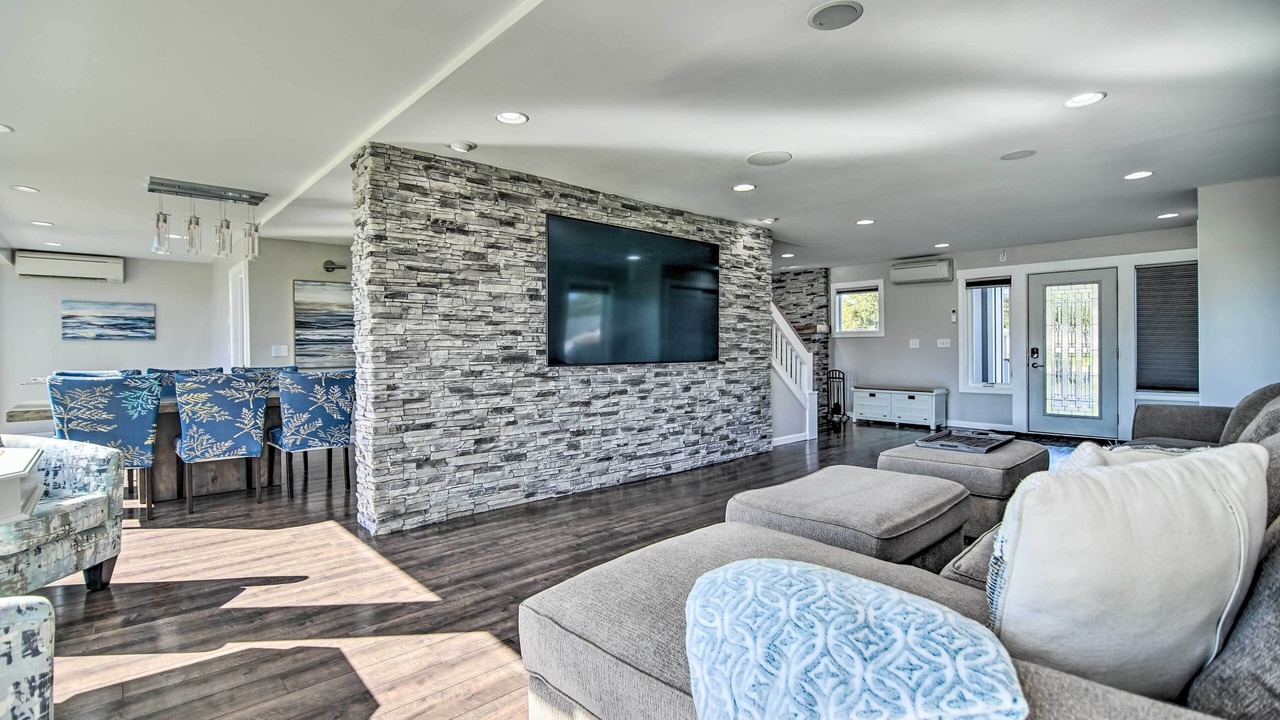 Photo of Livingroom in McHenry