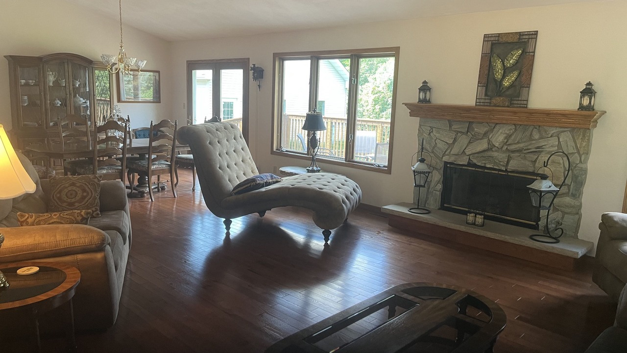 Photo of Livingroom in Holcomb